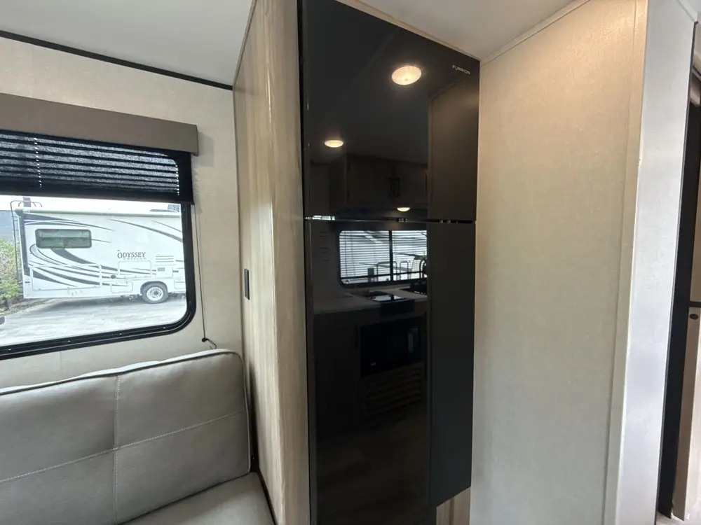 New 2026 Keystone Coleman 19R - Image 26